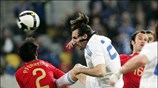 Ο Κυργιάκος της Εθνικής ομάδας μάχεται για την μπάλα κατά την διάρκεια ...
