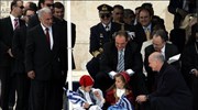 Ο πρωθυπουργός Κώστας Καραμανλής με τα παιδιά του και τον πρόεδρο του ...