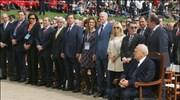 Ο Πρόεδρος της Δημοκρατίας Κάρολος Παπούλιας (Δ), ο πρωθυπουργός Κώστας Καραμανλής (Δ-Πίσω) ...