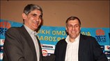 Ο προπονητής του Ολυμπιακού Παναγιώτης Γιαννάκης (Α) και ο προπονητής του Παναθηναϊκού ...