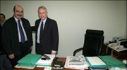 Ο απερχόμενος γραμματέας του ΠΑΣΟΚ Νίκος Αθανασάκης (Α) και ο νέος γραμματέας ...