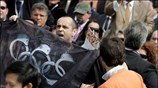 Ακτιβιστής κρατώντας σημαία επιχείρησε πριν από λίγο να διακόψει την ομιλία του ...
