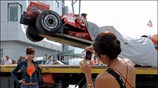 Φίλες της Formula 1 φωτογραφίζονται πλάι στη Ferrari του Φελίπε Μάσα ο ...