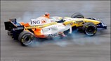 Ο Ισπανός Fernando Alonso, με Renault, κάνει ένα εντυπωσιακό τετ-ακε στη δεύτερη ...