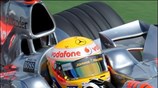 Ο Βρετανός οδηγός της McLaren Mercedes Lewis Hamilton στις ελεύθερες δοκιμές στην ...