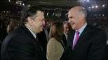 Ο Γιώργος Παπανδρέου χαιρετά τον Ευάγγελο Βενιζέλο στην έναρξη του 8ου Συνεδρίου ...