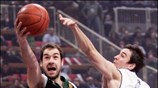 Ο Βασίλης Σπανούλης του Παναθηναϊκού μάχεται κατά την διάρκεια του χθεσινού αγώνα ...