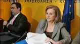 Η υπουργός Απασχόλησης Φάνη Πάλλη Πετραλιά ανακοινώνει, κατά τη διάρκεια συνέντευξης Τύπου, ...
