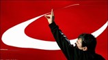 Τούρκος οπαδός του ακροδεξιού κόμματος «MHP» (Milliyet&ccedil;i Hareket Partisi) σχηματίζει με τα ...