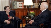 Ο Πρόεδρος της Δημοκρατίας Κάρολος Παπούλιας συνομιλεί με την γ.γ του ΚΚΕ ...