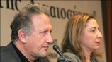Τα στελέχη του ΠΑΣΟΚ Κώστας Σκανδαλίδης και Μαριλίζα Ξενογιαννακοπούλου μιλούν στο ακροατήριο ...