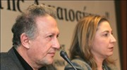Τα στελέχη του ΠΑΣΟΚ Κώστας Σκανδαλίδης και Μαριλίζα Ξενογιαννακοπούλου μιλούν στο ακροατήριο ...