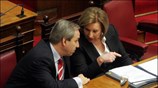 Ο υπουργός Οικονομίας και Οικονομικών Γιώργος Αλογοσκούφης και η υπουργός Απασχόλησης Φάνη ...