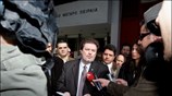 Ο νομάρχης Πειραιά Γιάννης Μίχας και μέλη του νομαρχιακού συμβουλίου εξέρχονται από ...