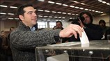 Ο υποψήφιος πρόεδρος του Συνασπισμού Αλέξης Τσίπρας ψηφίζει για την εκλογή νέου ...
