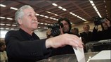 Ο υποψήφιος πρόεδρος του Συνασπισμού Φώτης Κουβέλης ψηφίζει για την εκλογή νέου ...