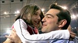 Με συντριπτική πλειοψηφία ο κ. Αλέξης Τσίπρας εξελέγη πρόεδρος του Συνασπισμού έναντι ...