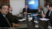 Ο πρόεδρος του ΠΑΣΟΚ Γιώργος Παπανδρέου συνομιλεί με τους βουλευτές της περιφέρειας ...