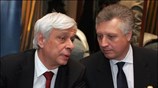 Ο υπουργός Εσωτερικών Προκόπης Παυλόπουλος και ο πρόεδρος του Ινστιτούτου Μεταναστευτικής Πολιτικής ...