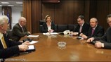 Η υπουργός Απασχόλησης Φάνη Πάλλη Πετραλιά συνομιλεί με τα μέλη του συντονιστικού ...