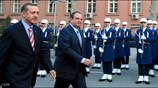 O πρωθυπουργός Κώστας Καραμανλής και ο Τούρκος ομόλογός του Ρετζέπ Ταγίπ Ερντογάν ...