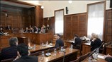 Βουλευτές παρακολουθούν, στη Διαρκή Επιτροπή Παραγωγής και Εμπορίου της Βουλής, την ενημέρωση ...
