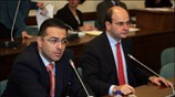 Ο υπουργός Μεταφορών Κώστας Χατζηδάκης (Δ) και ο νέος δ/νων σύμβουλος του ...