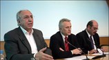 Ο γραμματέας του ΠΑΣΟΚ Νίκος Αθανασάκης, ο εκπρόσωπος Τύπου Γιάννης Ραγκούσης και ...