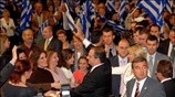 25/05: Ο πρωθυπουργός Κώστας Καραμανλής χαιρετάει ομογενείς στη Μελβούρνη, κατά την επίσκεψή ...