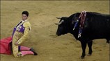 Ο Κολομβιανός ματαντόρ Cristobal Pardo κατά τη διάρκεια ταυρομαχίας στην Plaza de ...
