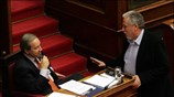 Ο υπουργός Οικονομίας και Οικονομικών Γιώργος Αλογοσκούφης ακούει προσεκτικά τον Γιάννη Μανώλη ...