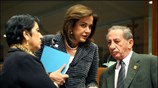 Η υπουργός Εξωτερικών Ντόρα Μπακογιάννη συνομιλεί με τον Κύπριο Πρόεδρο Τάσσο Παπαδόπουλο ...