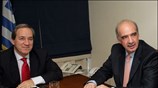 Οι υπουργοί Οικονομικών Γιώργος Αλογοσκούφης και Εθνικής Αμύνης Βαγγέλης Μειμαράκης ποζάρουν για ...
