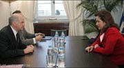 Με την υπουργό Εξωτερικών Ντόρα Μπακογιάννη, συναντήθηκε σήμερα το πρωί ο πρόεδρος ...