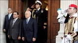 Ο Πρόεδρος της Δημοκρατίας Κάρολος Παπούλιας υποδέχεται τον Αιγύπτιο Πρόεδρο Χόσνι Μουμπάρακ. ...