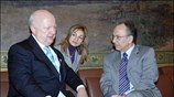 Ο πρόεδρος της Βουλής των Ελλήνων Δημήτρης Σιούφας συνομιλεί με τον υπουργό ...