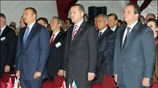 Ο πρωθυπουργός της Ελλάδας Κώστας Καραμανλής (δεξιά) με τον ομόλογό του της ...