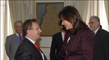 Η υπουργός των Εξωτερικών Ντόρα Μπακογιάννη συναντήθηκε σήμερα με τον ομογενή υπουργό ...