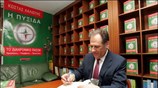 Ο Κώστας Λαλιώτης υπέγραψε σήμερα αντίτυπα από το νέο του βιβλίο «Η ...