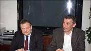 Ο Δήμαρχος Πειραιά Παναγιώτης Φασούλας (δεξιά) συναντήθηκε σήμερα με τον υποψήφιο πρόεδρο ...