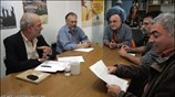 Ο πρόεδρος του Συνασπισμού Αλέκος Αλαβάνος συνομιλεί με αντιπροσωπεία των οικολόγων-πρασίνων. ...