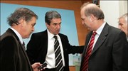 Οι Πάρις Κουκουλόπουλος, Ανδρέας Λοβέρδος και Γιώργος Φλωρίδης συνομιλούν στα γραφεία του ...