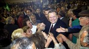 Ο υποψήφιος για την προεδρία στο ΠΑΣΟΚ Ευάγγελος Βενιζέλος ανάμεσα σε κόσμο ...