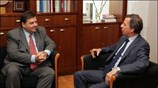 Ο Υπουργός Πολιτισμού Μιχάλης Λιάπης συνομιλεί με τον πρόεδρο του ΛΑΟΣ Γιώργο ...