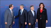Ο Κώστας Καραμανλής συνομιλεί με τον πορτογάλο ορωθυπουργό και Πρόεδρο της ΕΕ ...