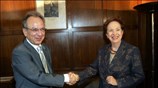 Ο πρόεδρος της Βουλής Δημήτρης Σιούφας επισκέφτηκε την πρώην πρόεδρο της Βουλής ...