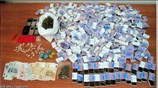 Ναρκωτικά που βρέθηκαν και κατασχέθηκαν σε σπίτι στο κέντρο της Αθήνας. Κατά ...