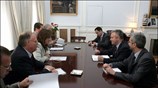 Η υπουργός και ο υφυπουργός Εξωτερικών Ντόρα Μπακογιάννη και Πέτρος Δούκας συνομιλούν ...