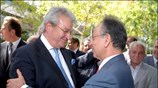 Ο νέος υπουργός Ανάπτυξης Χρήστος Φώλιας και ο απερχόμενος Δημήτρης Σιούφας συνομιλούν ...