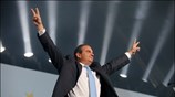 Ο πρωθυπουργός και πρόεδρος της Νέας Δημοκρατίας Κώστας Καραμανλής μιλάει σε φίλους ...